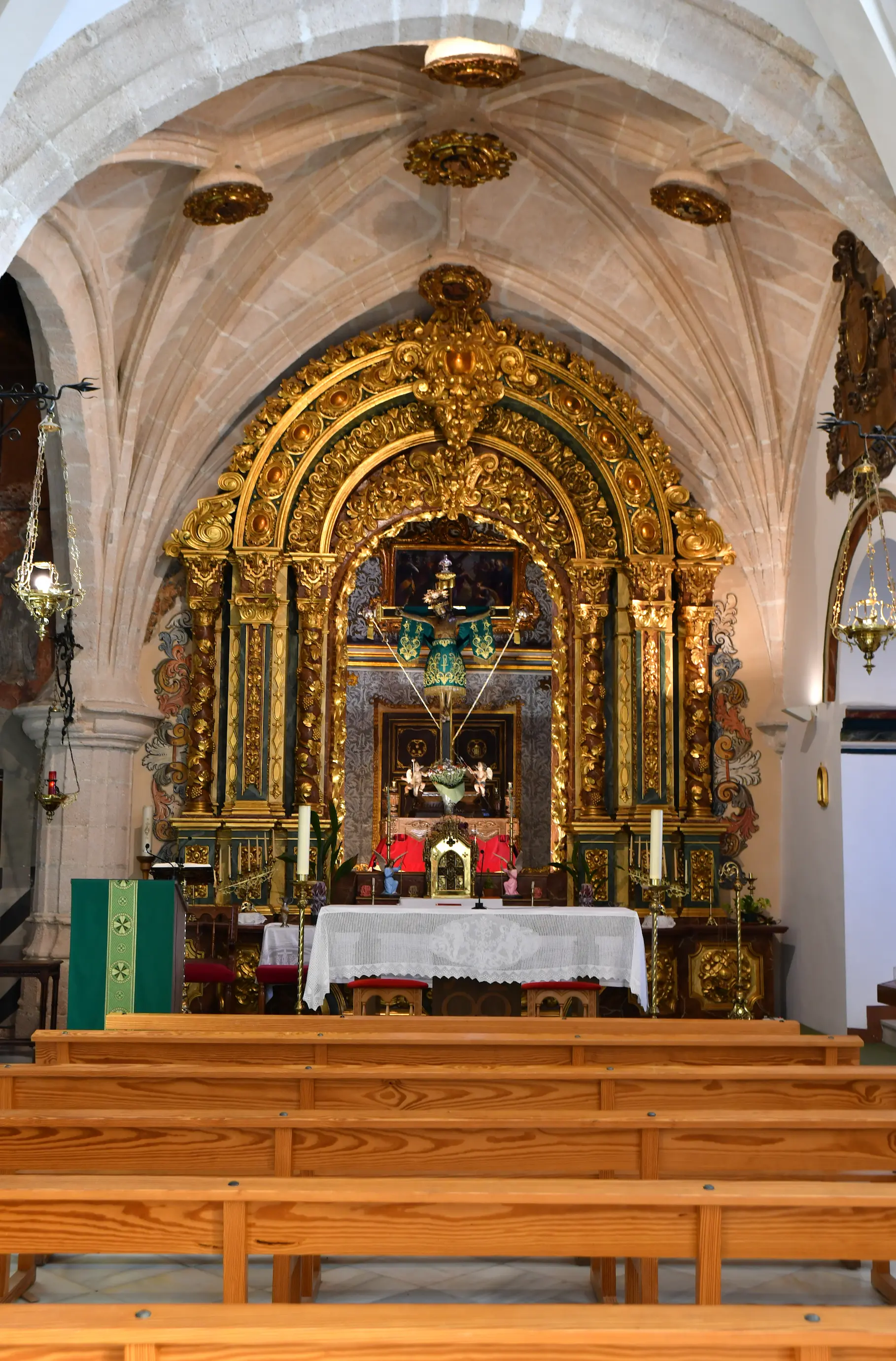 Vista del camarín del Cristo de la Antigua desde la primera y segunda nave